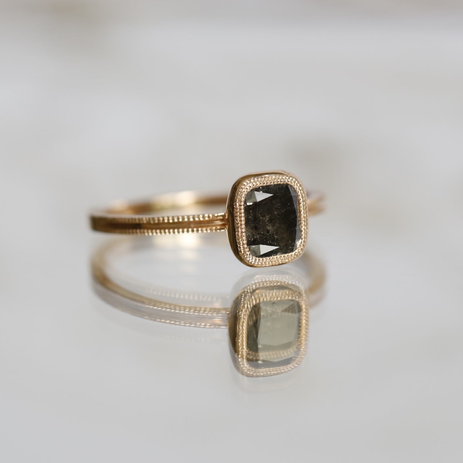 Pièce Unique Solitaire double milgrain cushion Salt & Pepper