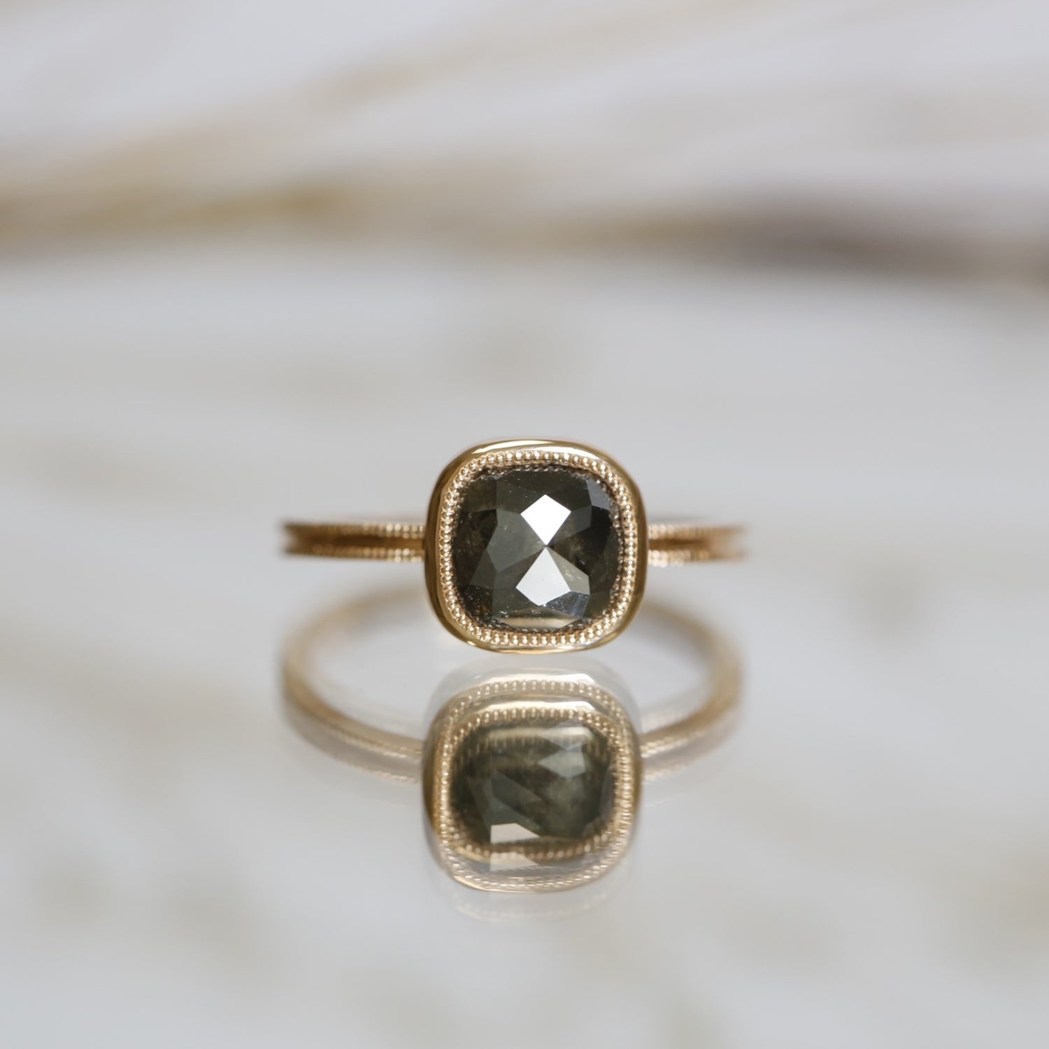 Pièce Unique Solitaire cushion square Salt & Pepper dark