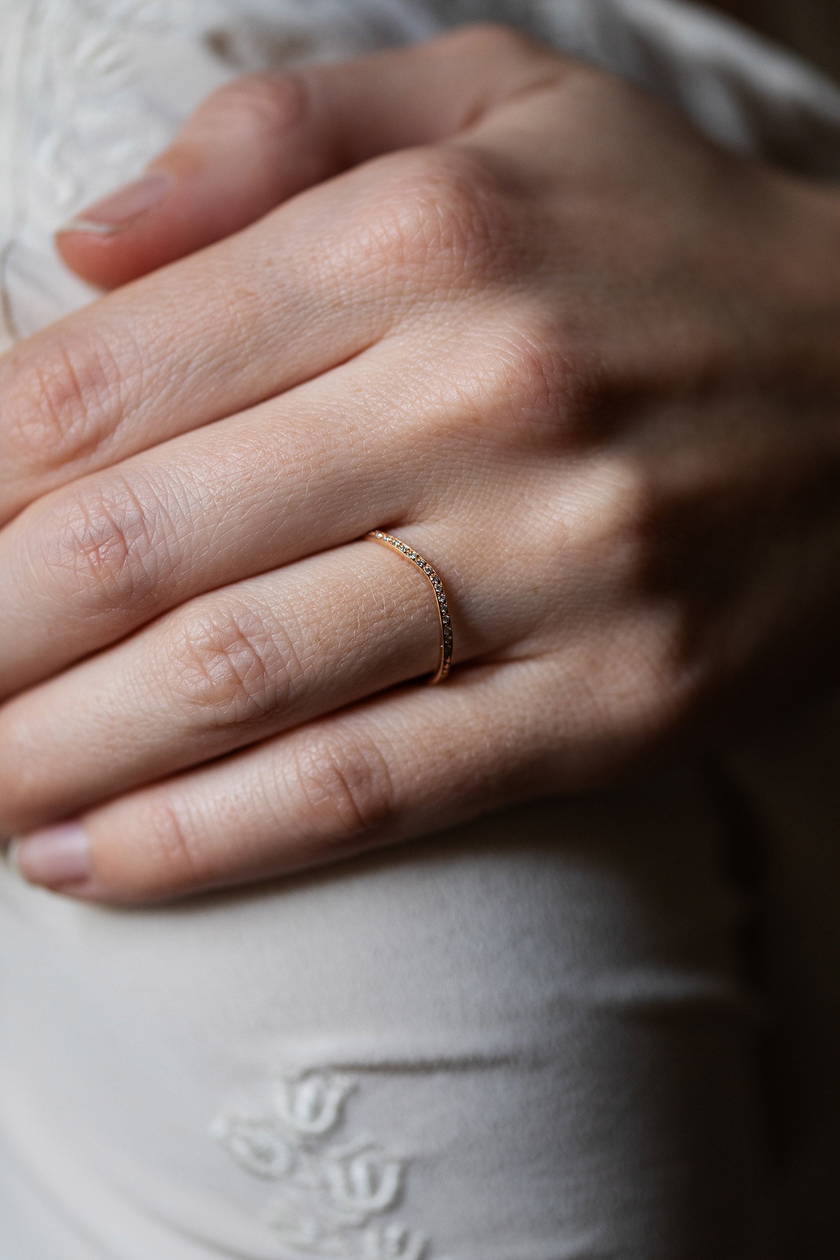 Wave Feuillage Diamonds wedding band                                