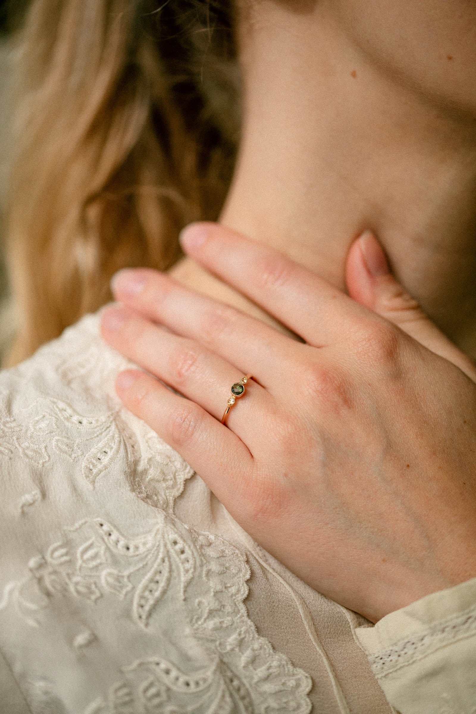 Love ring Céleste M Green sapphire