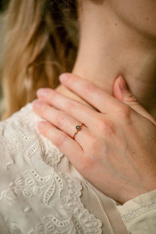 Love ring Céleste M Green sapphire