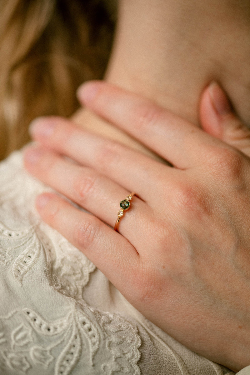 Love ring Céleste M Green sapphire