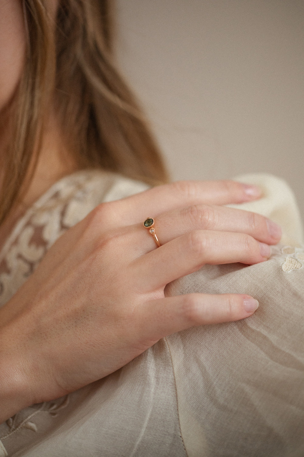 Love ring Céleste M Green sapphire