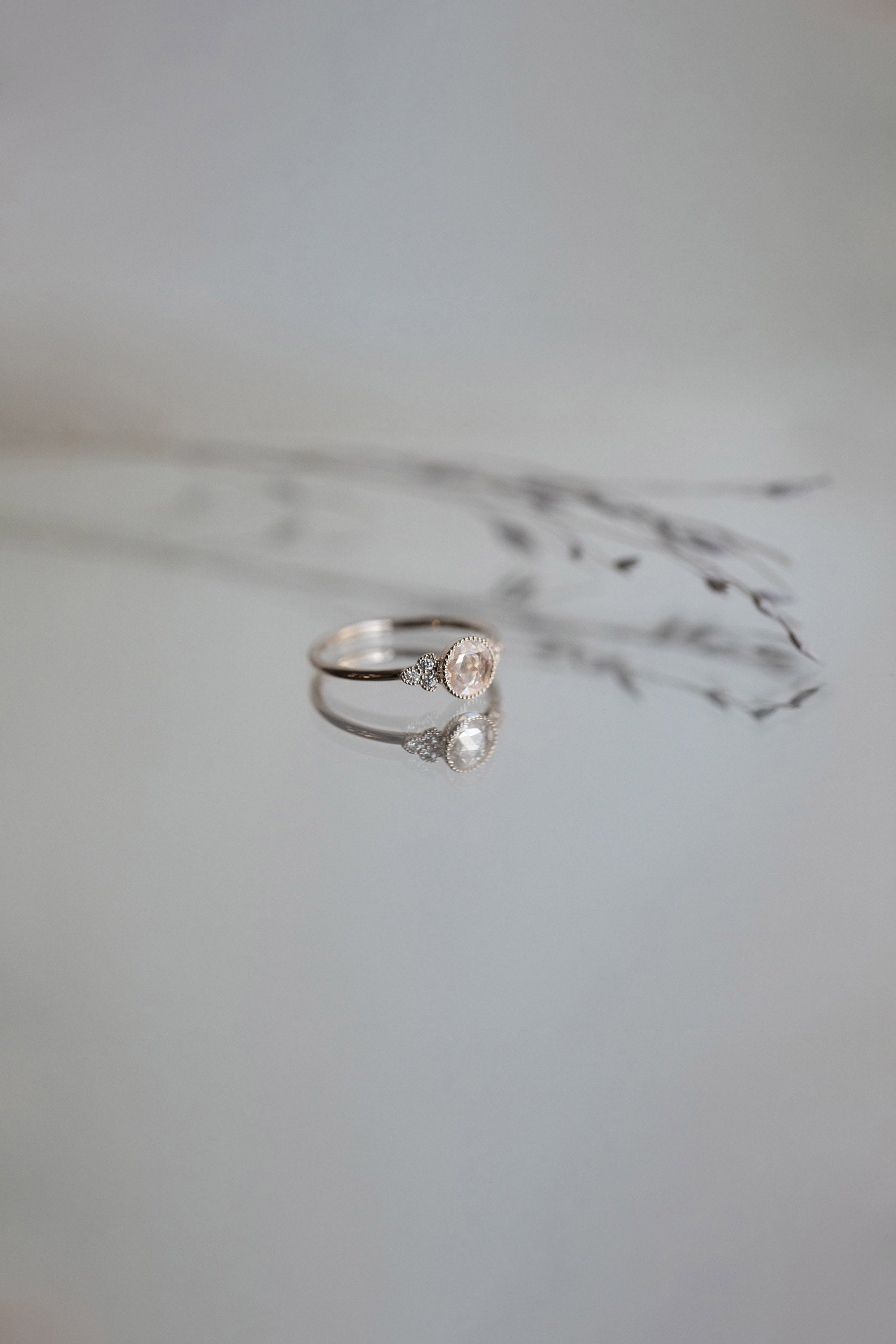 Ring Flora XL White Sapphire Rosecut