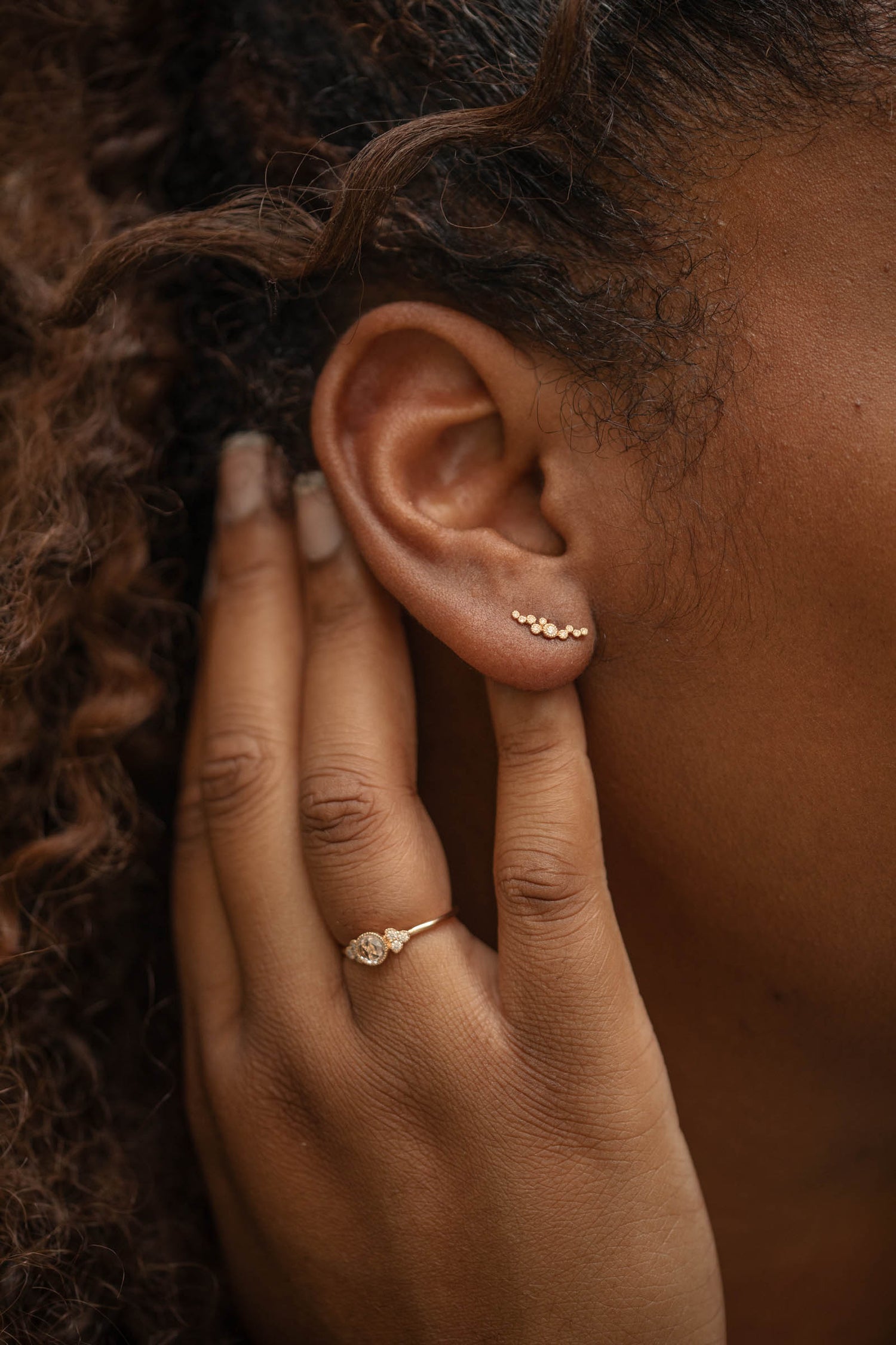 Curved Nebula Diamond Earring