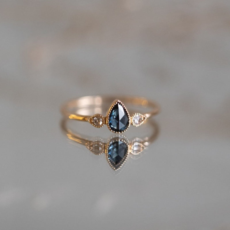 Ring Amour Céleste Pear Sapphire mermaid