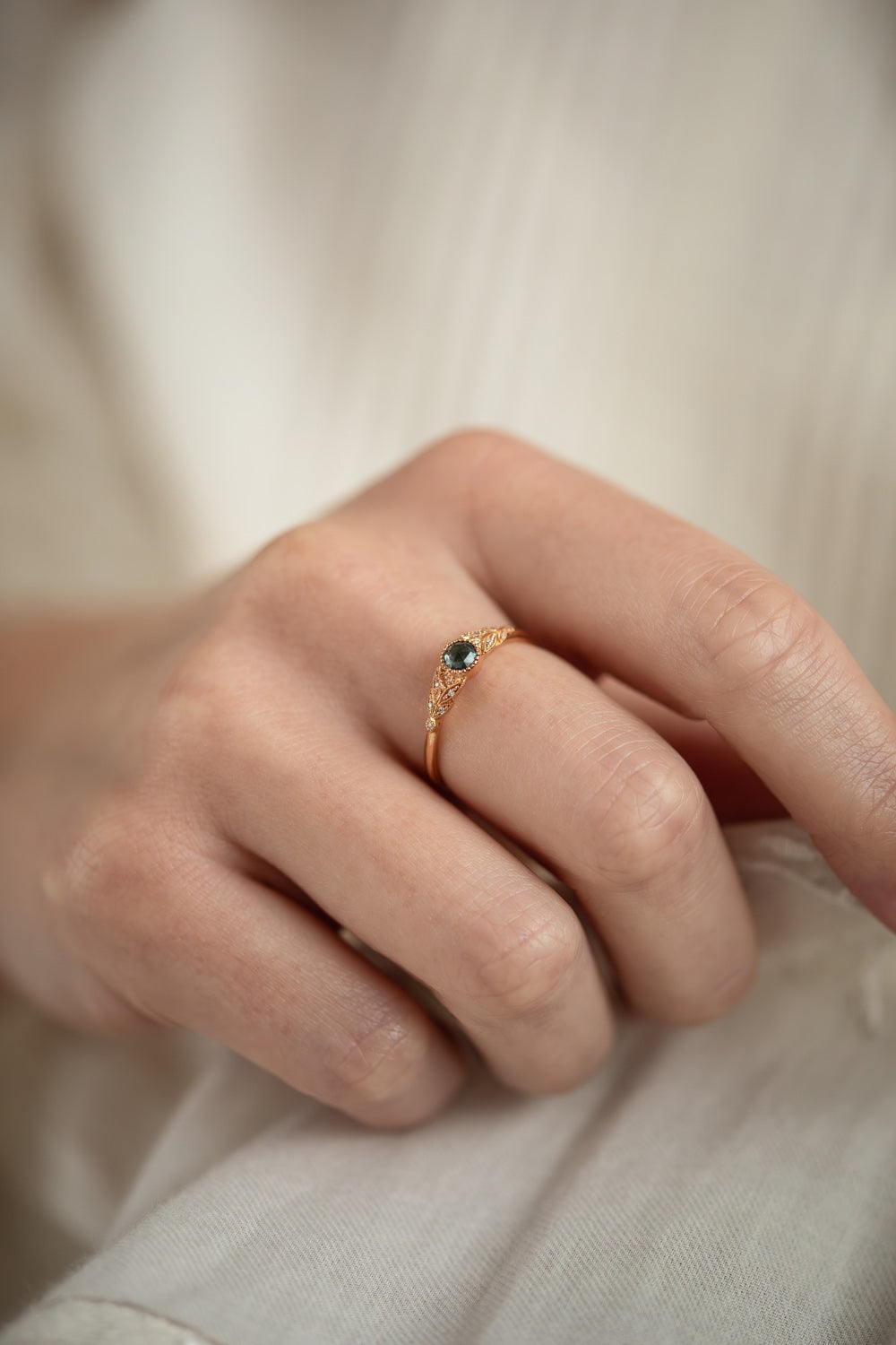 Designer engagement ring in gold with brilliant-cut sapphire mermaid Myrtille Beck