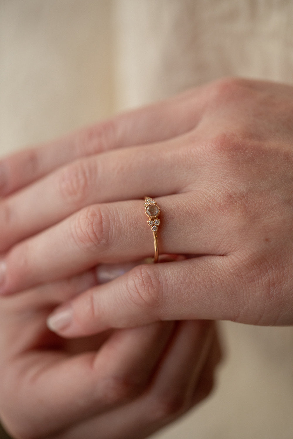 Ring Flora M White sapphire
