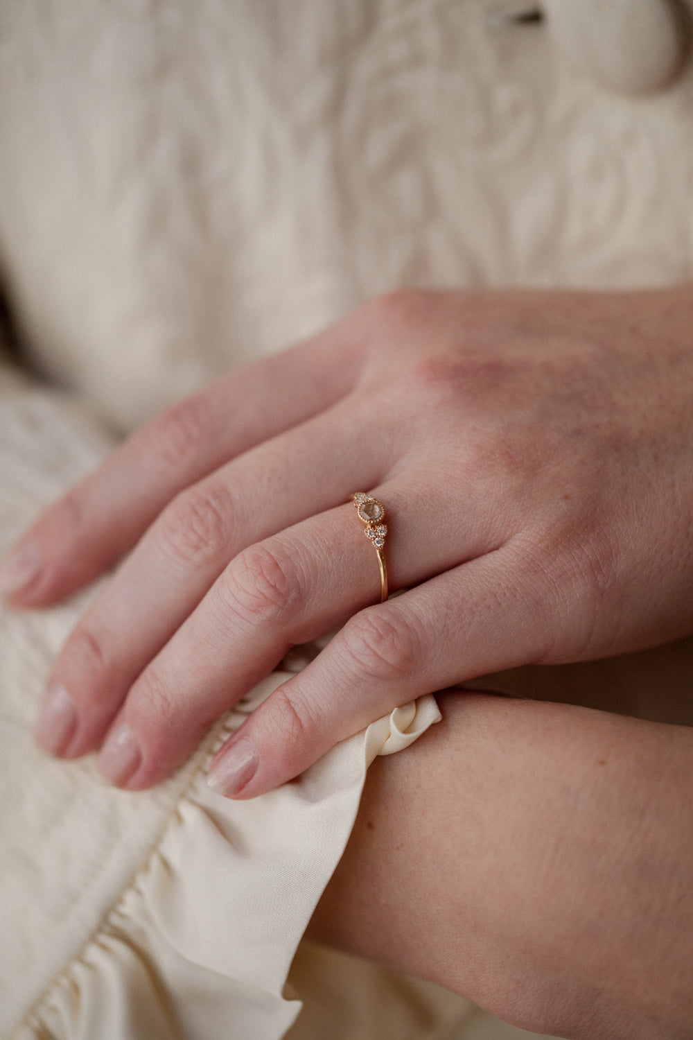 Ring Flora M White sapphire