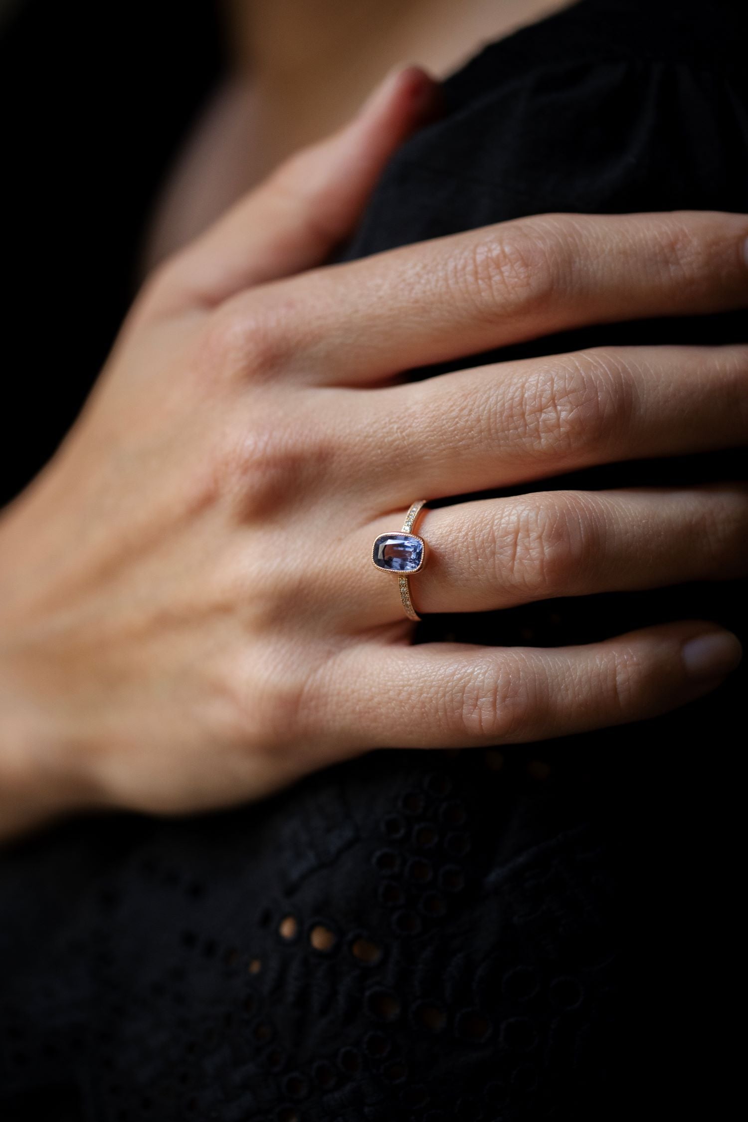 Pièce Unique Juliette blue sapphire cushion