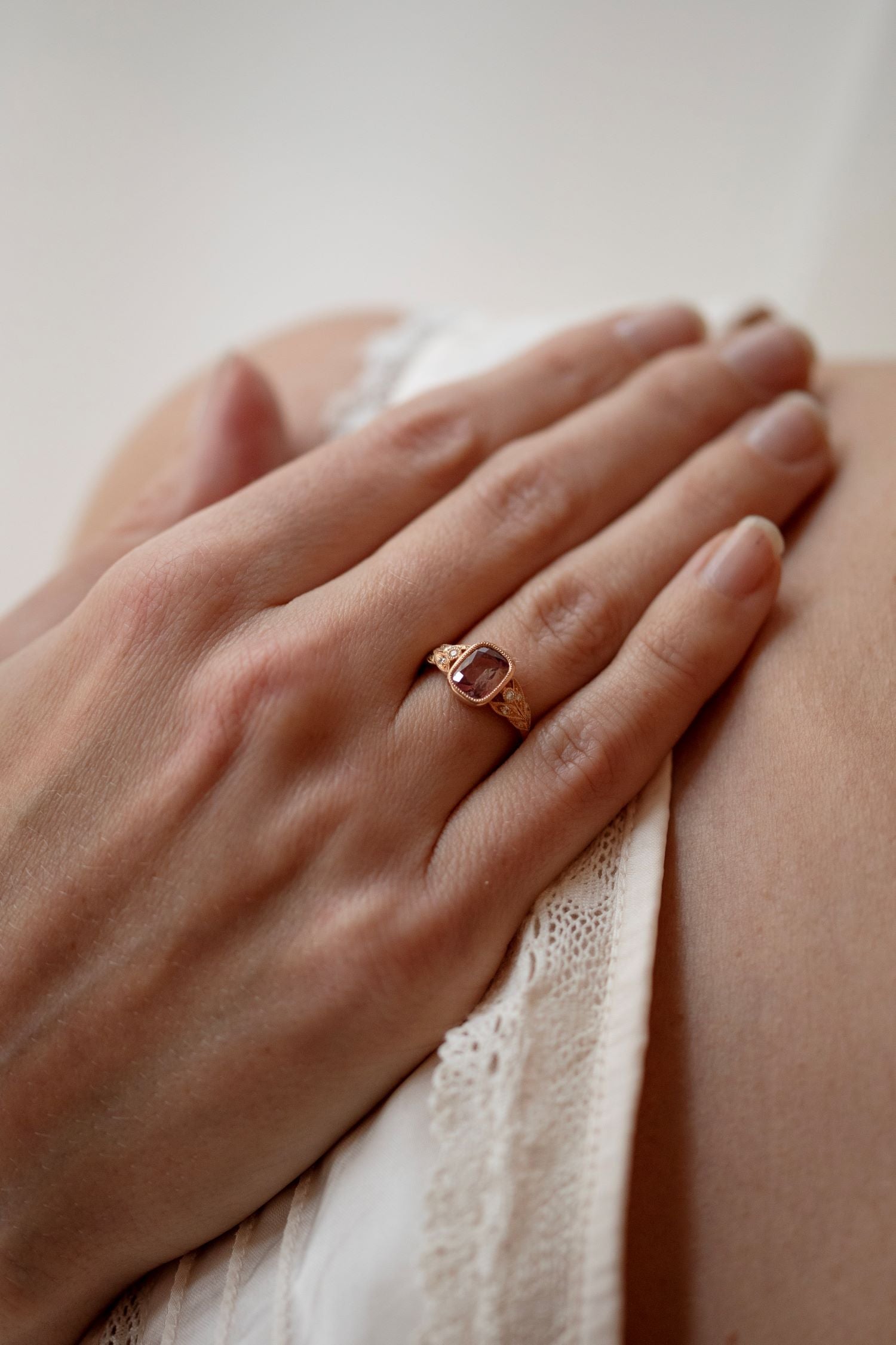 Pièce Unique Feuillage sapphire Padparadscha cushion