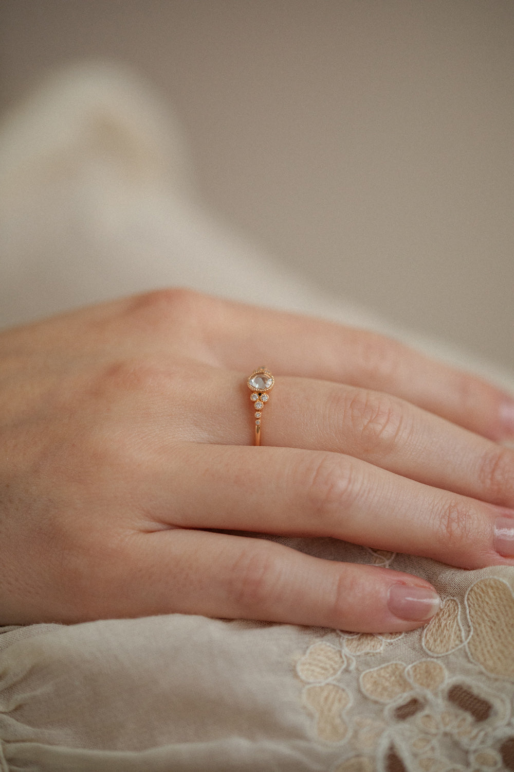 Ring Iris L White Sapphire