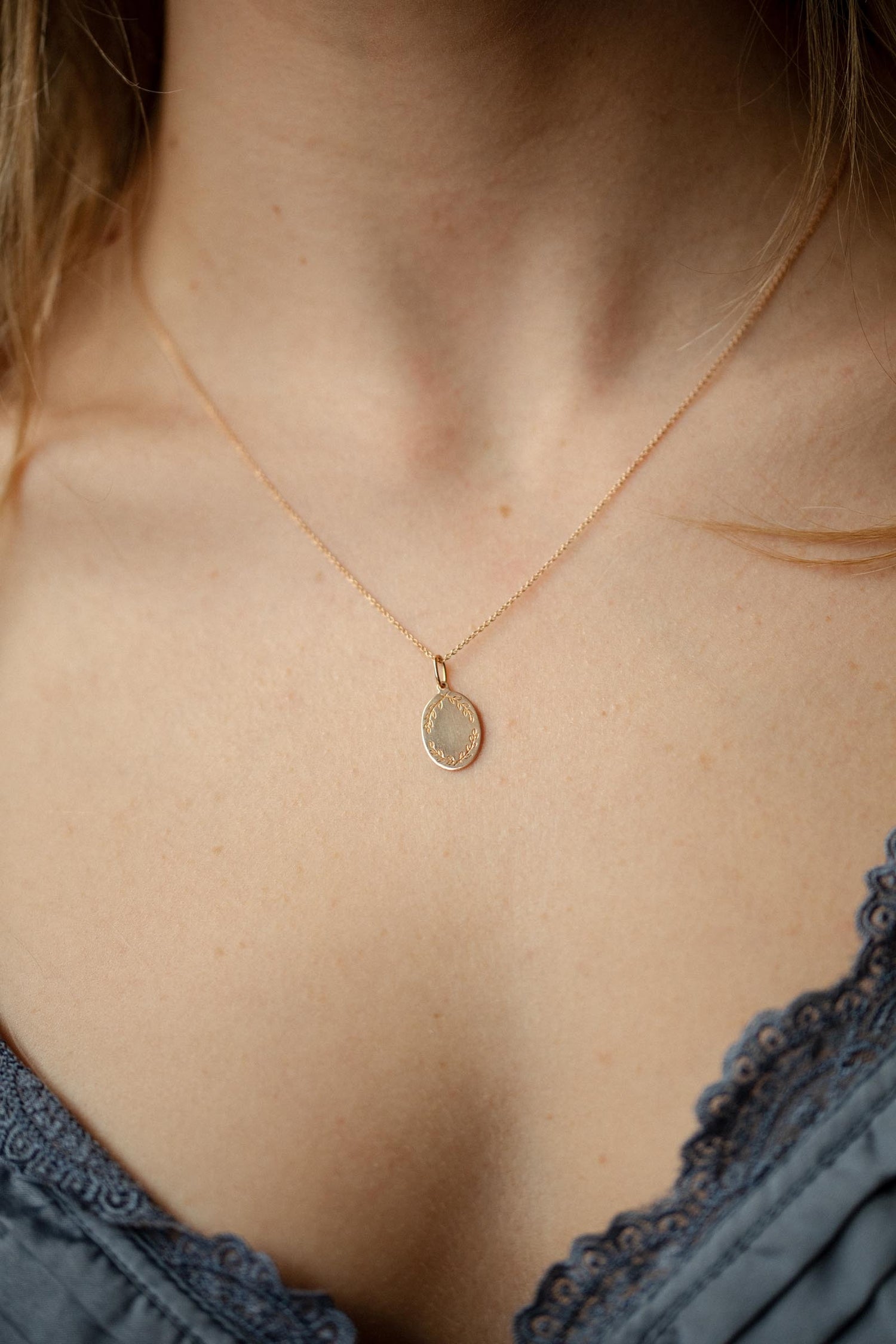 Oval Medal Feuillage L