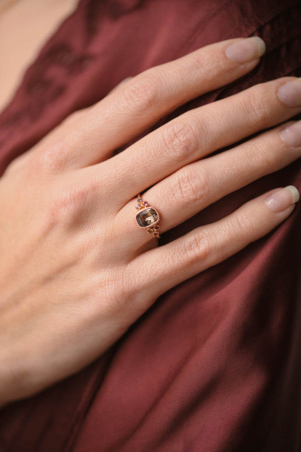 Sapphire engagement ring padparadscha Myrtille Beck Paris