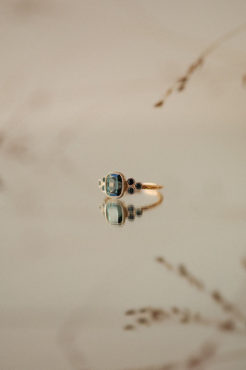 Designer engagement ring, one-of-a-kind bicolor gold sapphire mermaid Myrtille Beck Paris 