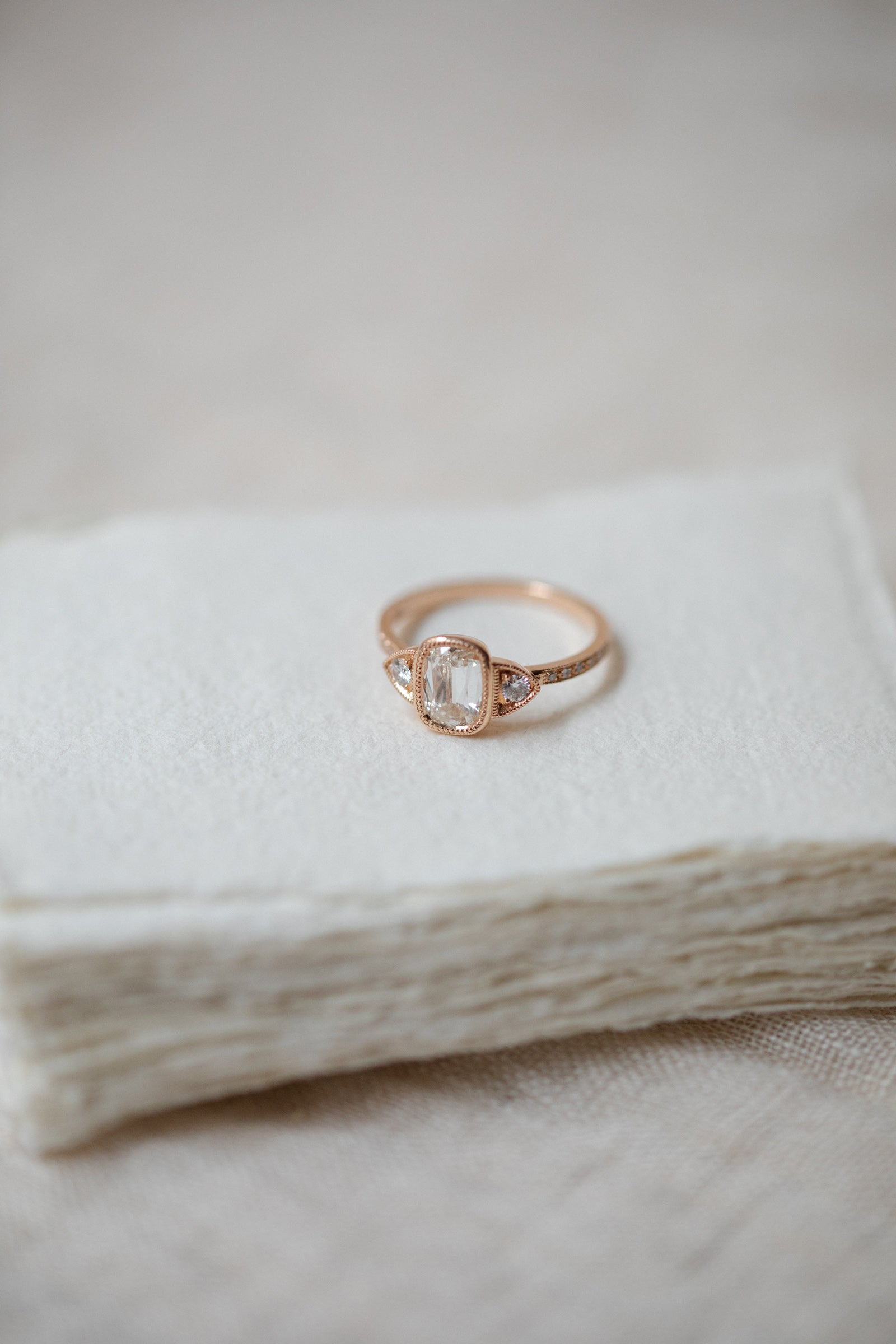 Unique Piece Béatrice diamond Oval Cushion Cut