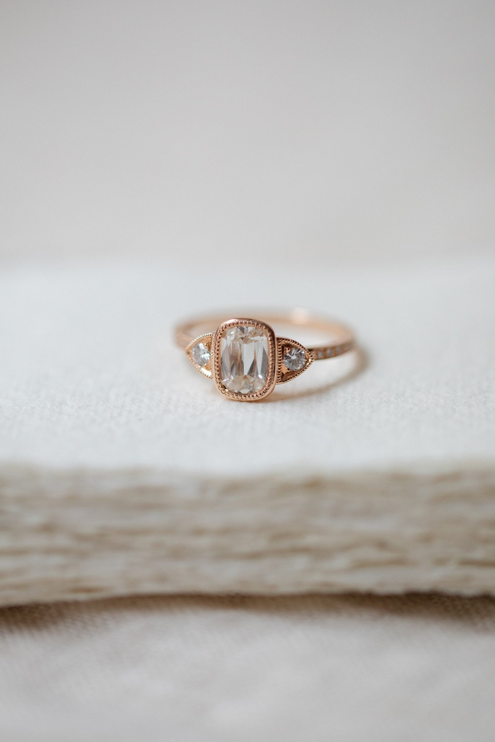 Unique Piece Béatrice diamond Oval Cushion Cut