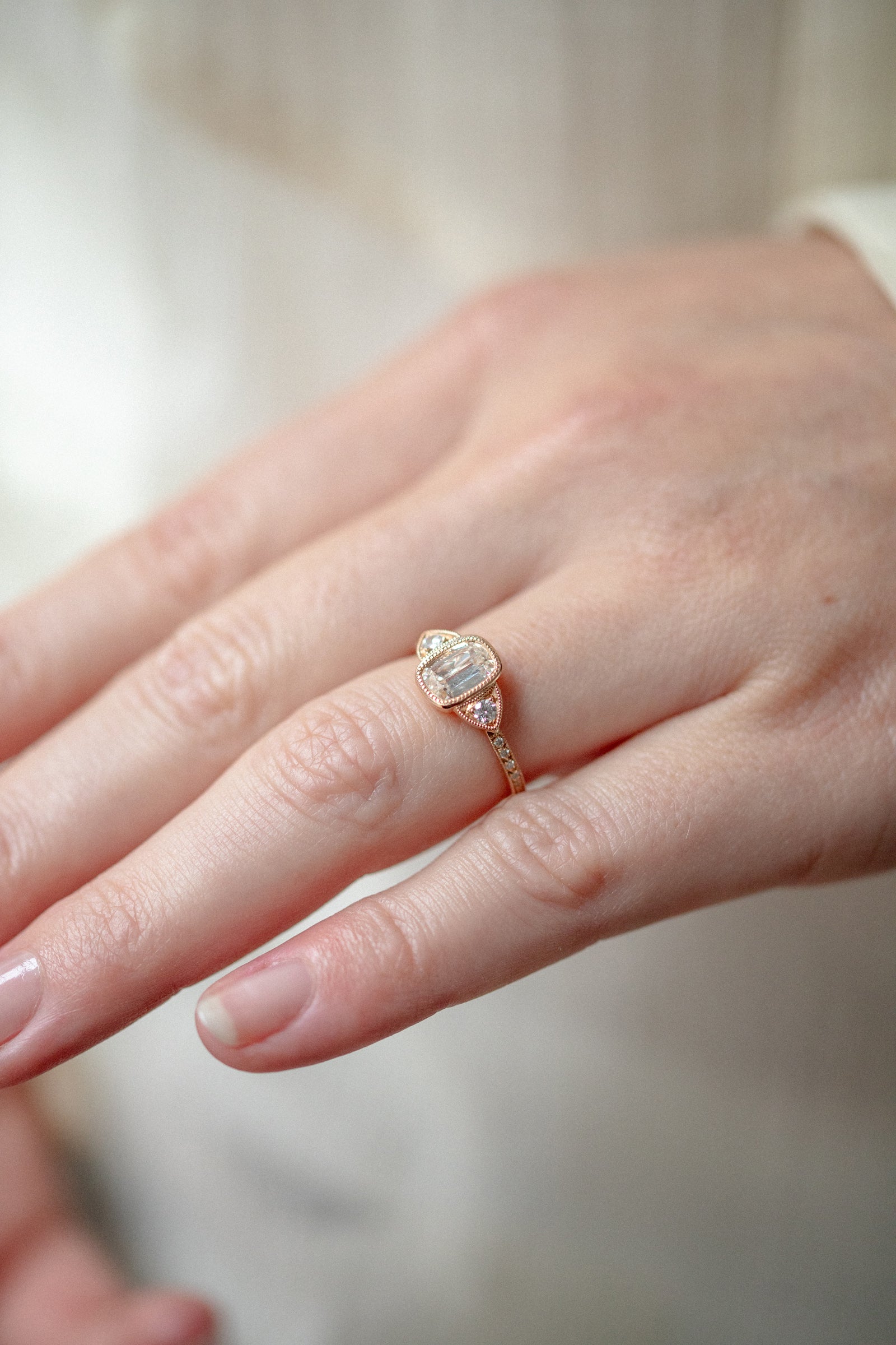 Unique Piece Béatrice diamond Oval Cushion Cut