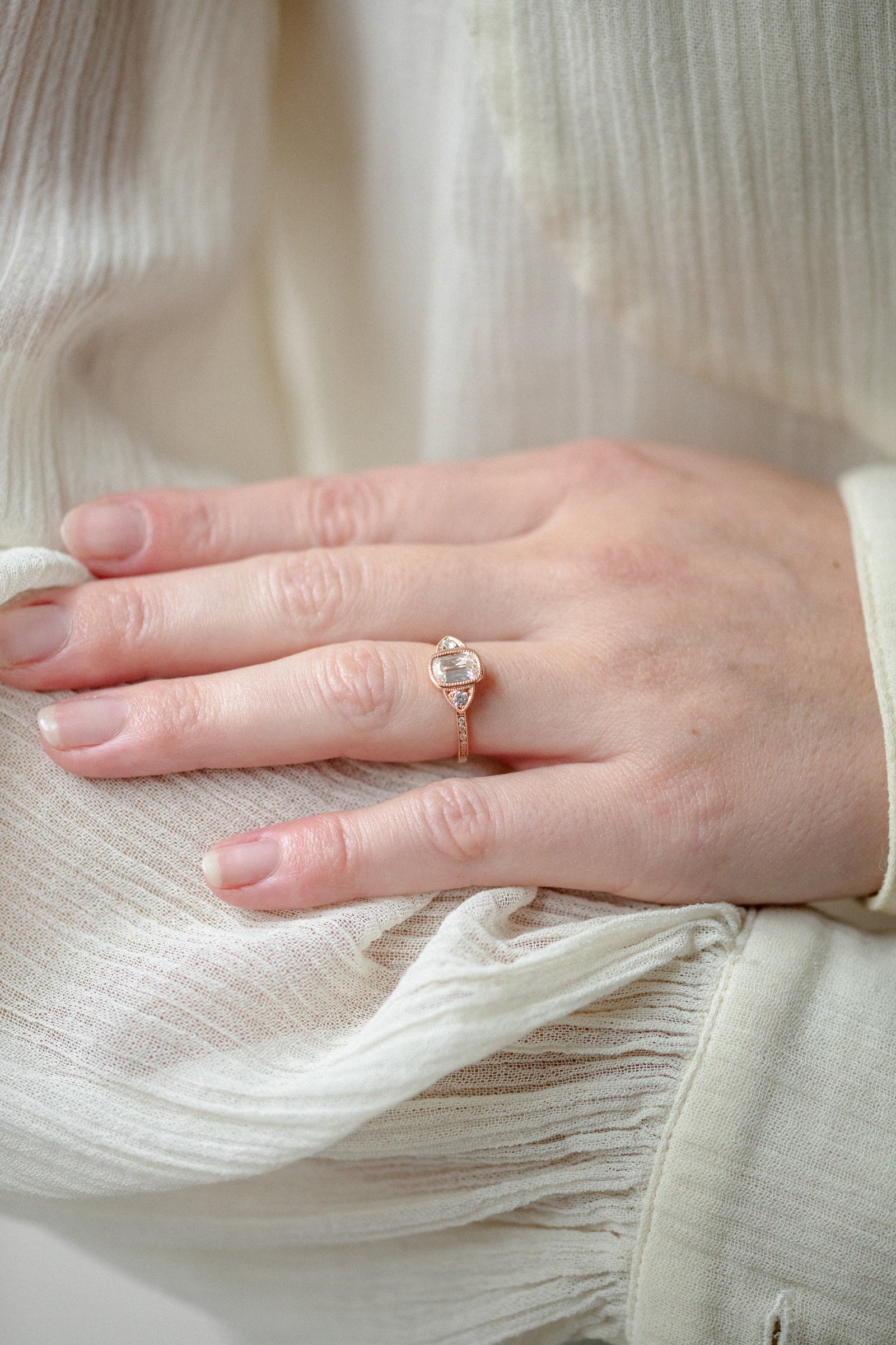 Unique Piece Béatrice diamond Oval Cushion Cut