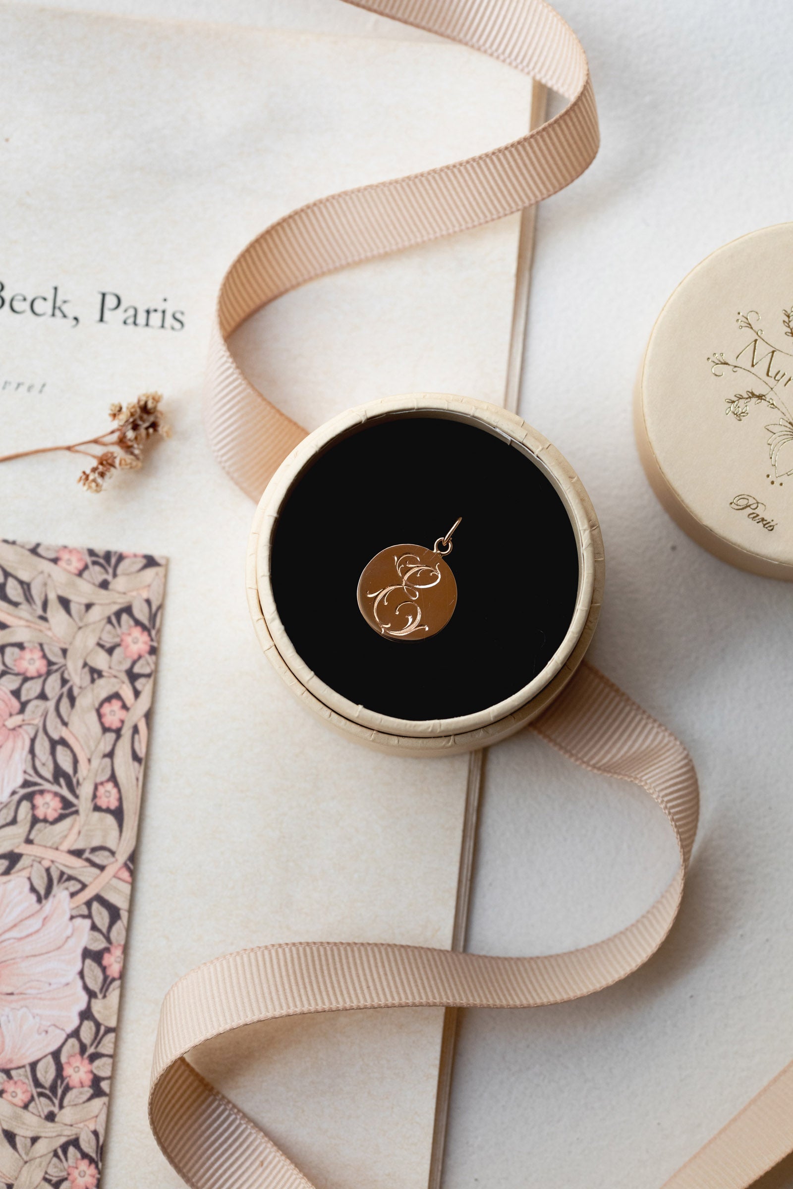 Heart and Feuillage  Medal Feuillage  Archives
