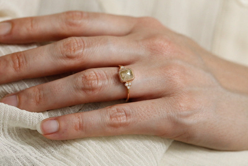 Single No. 7/2022, Flora ring diamond yellow Icy