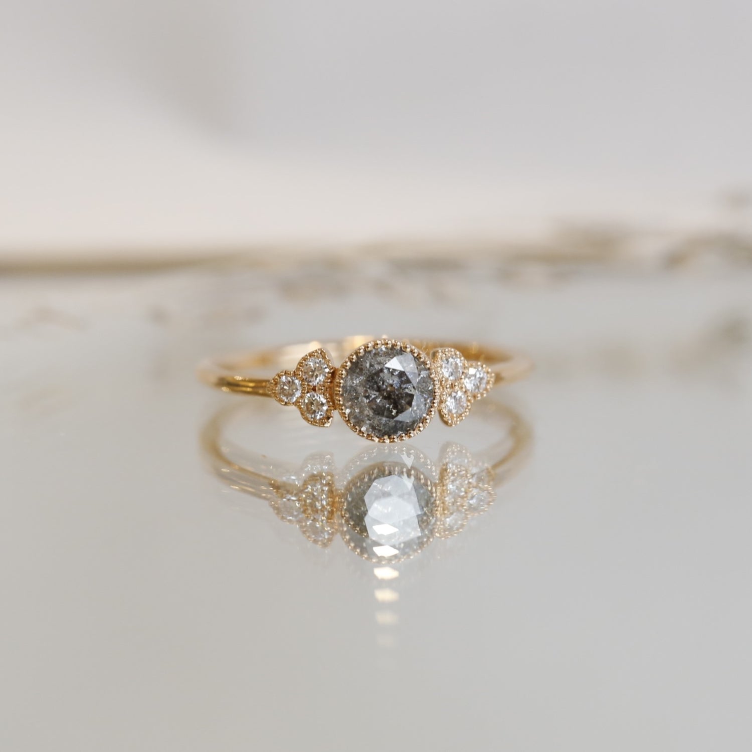 Ring Flora L diamond Salt & Pepper