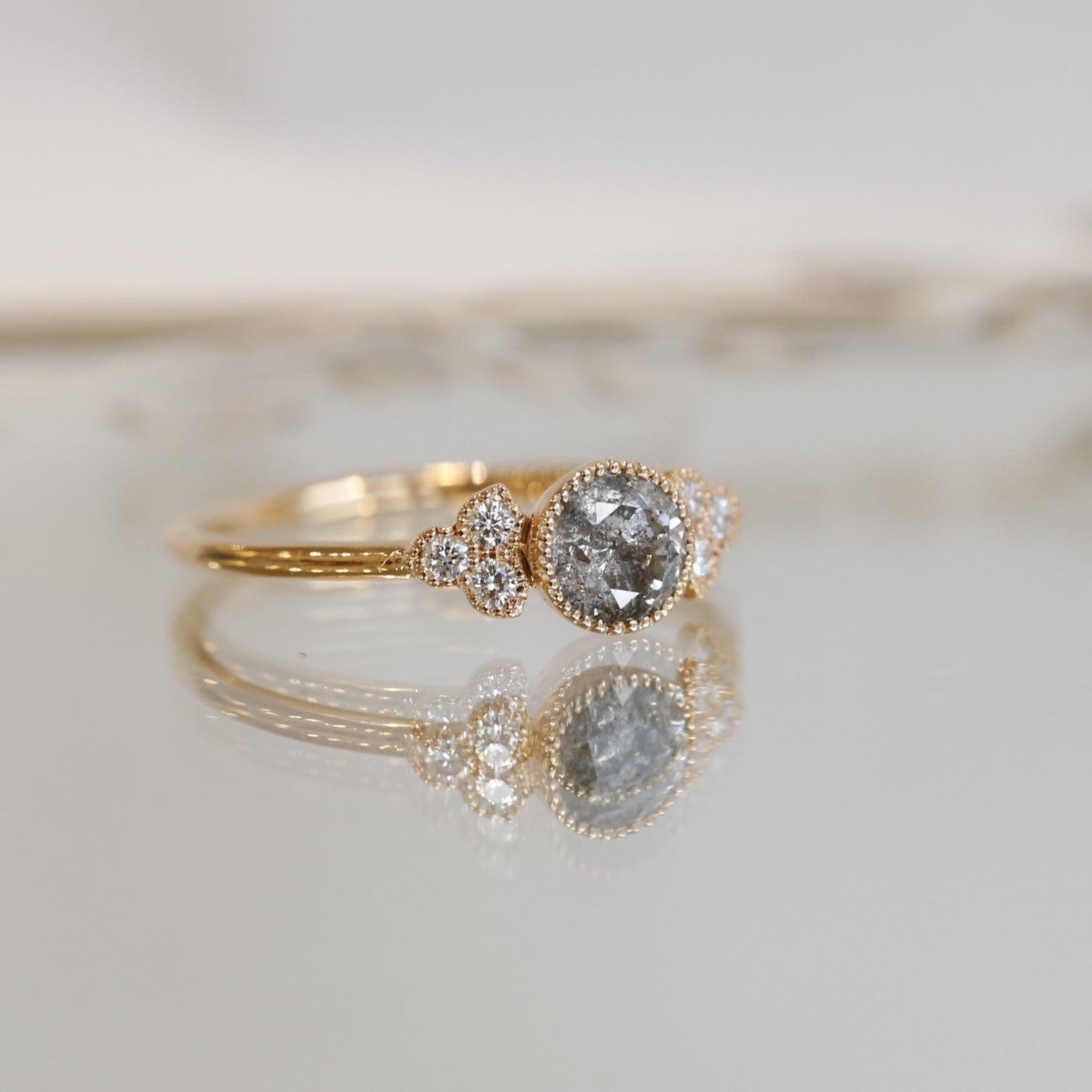 Ring Flora L diamond Salt & Pepper