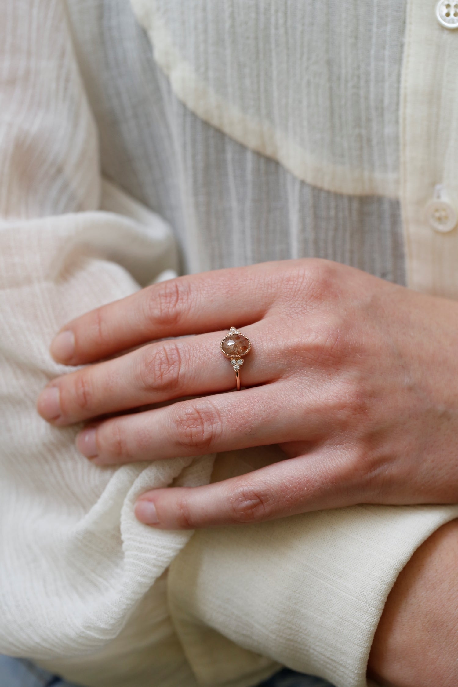 Pièce Unique Flora vertical oval diamond red brown icy