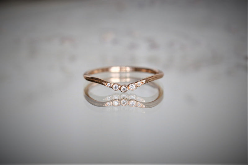 wedding band Flora 5 diamonds, wedding band curved into rose gold and diamonds, Myrtille Beck