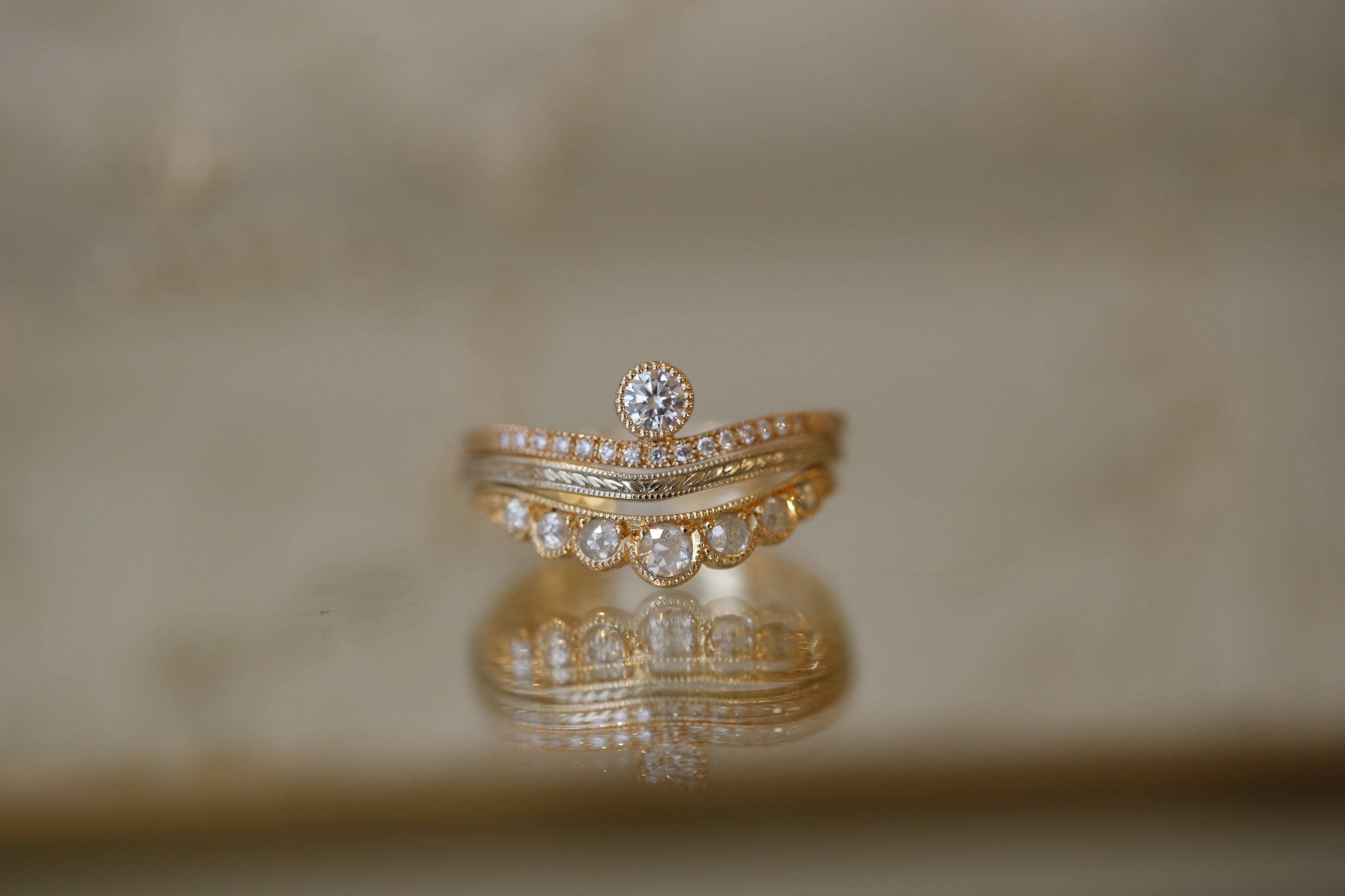 Wave Feuillage wedding band
