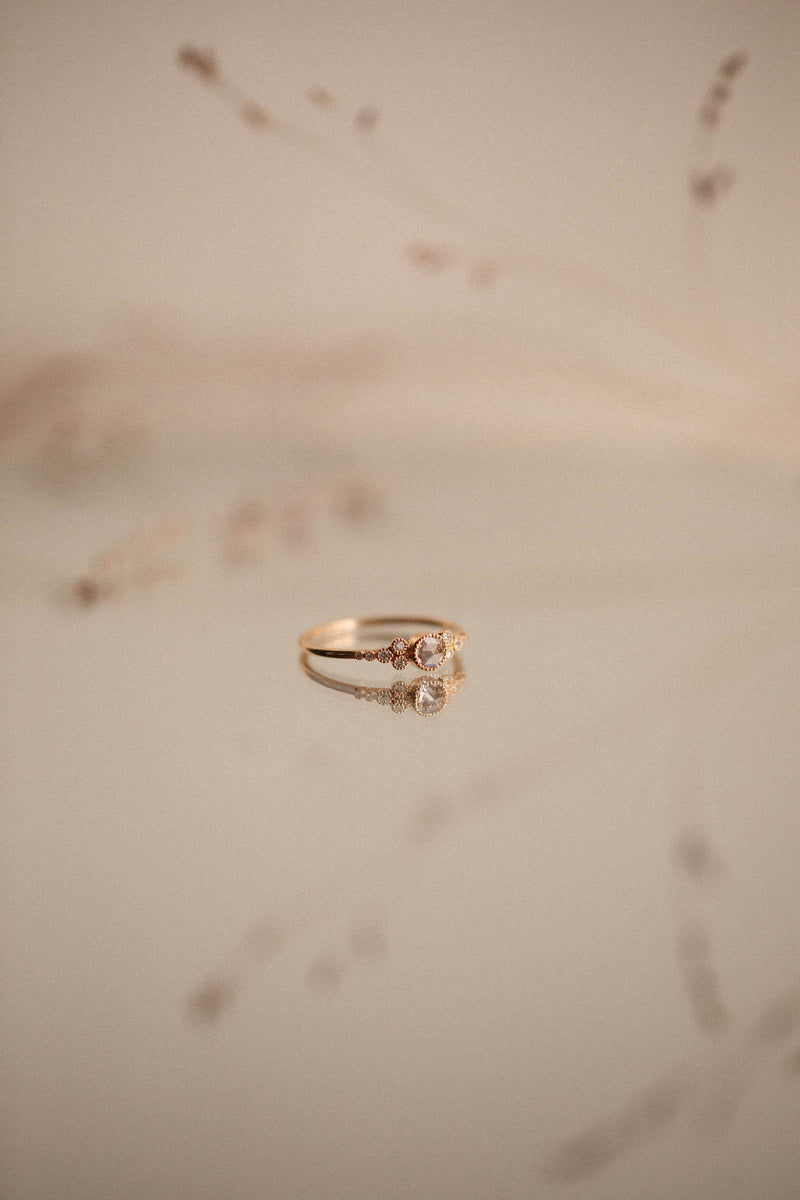 Bague Iris M Saphir blanc