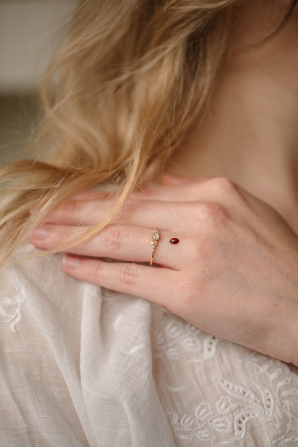 Bague Iris M Saphir blanc