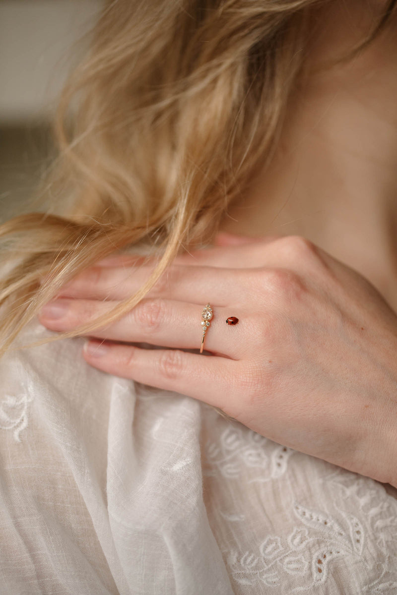 Bague Iris M Saphir blanc
