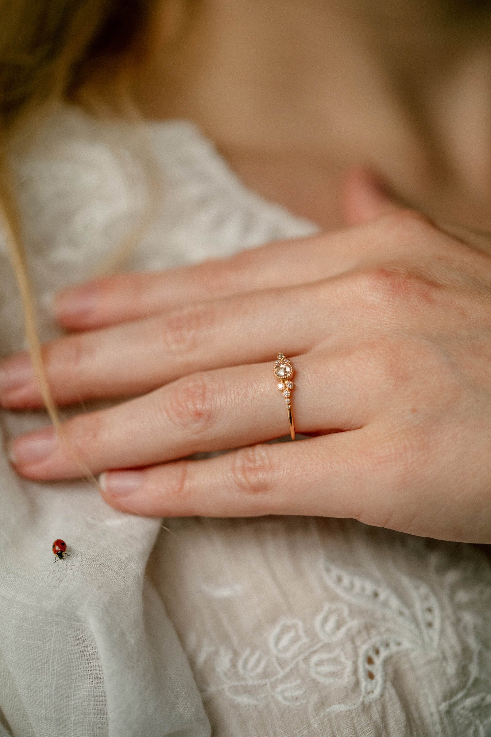 Bague Iris M Saphir blanc