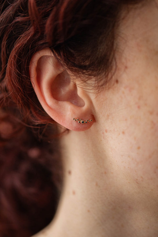 Boucle d'oreille Nébula Diamants Noirs Courbée