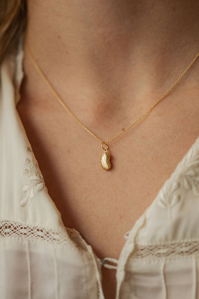 Bijou de créateur symbolique pendentif en or Myrtille Beck Paris