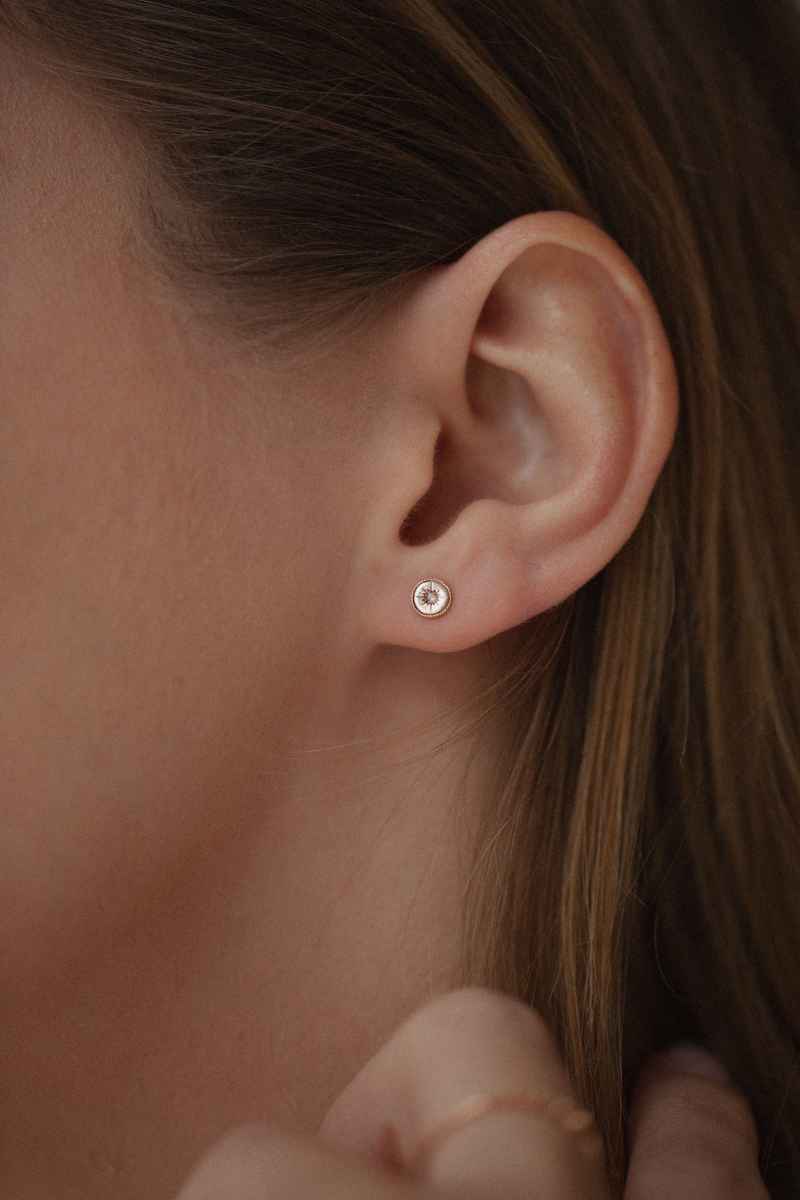 Bijoux de créateur boucle d'oreille cadeau de Noël en or gravée et diamant blanc édition limitée