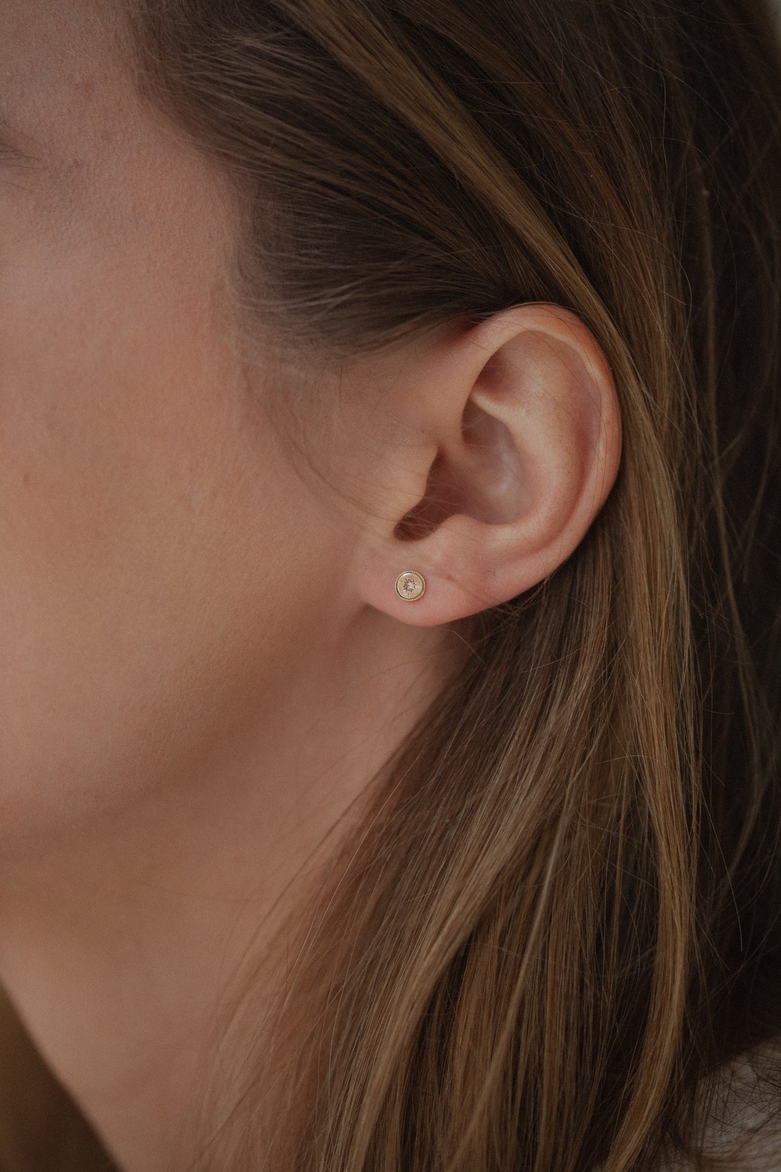 Bijoux de créateur boucle d'oreille cadeau de Noël en or gravée et diamant blanc édition limitée