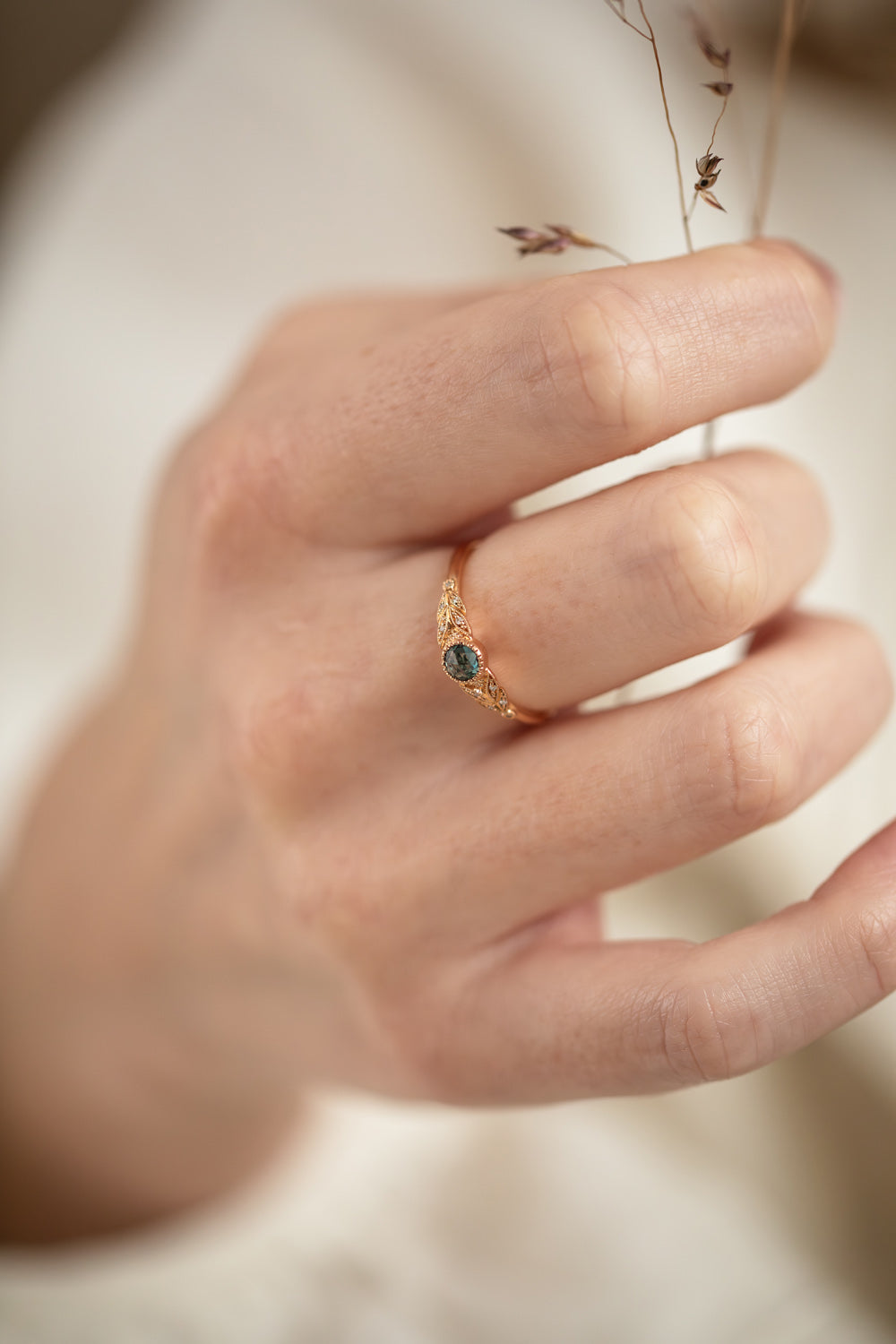 Bague de fiançailles de créateur en or saphir mermaid brillant Myrtille Beck Paris