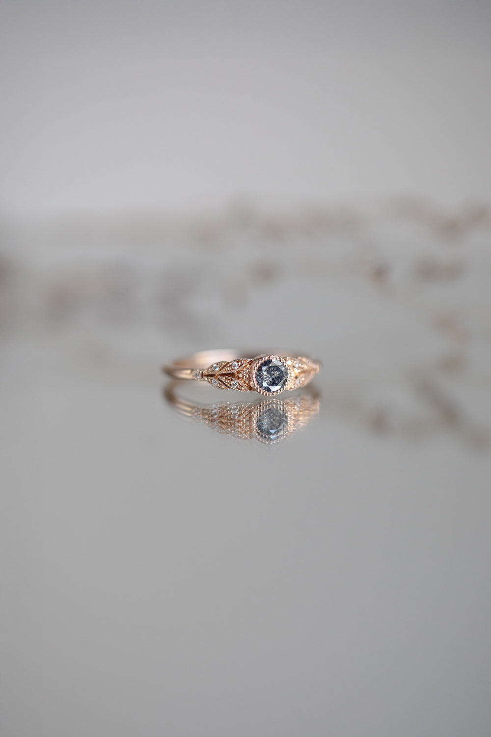 Bague de fiançailles de créateur en or diamant salt and pepper Myrtille Beck Paris