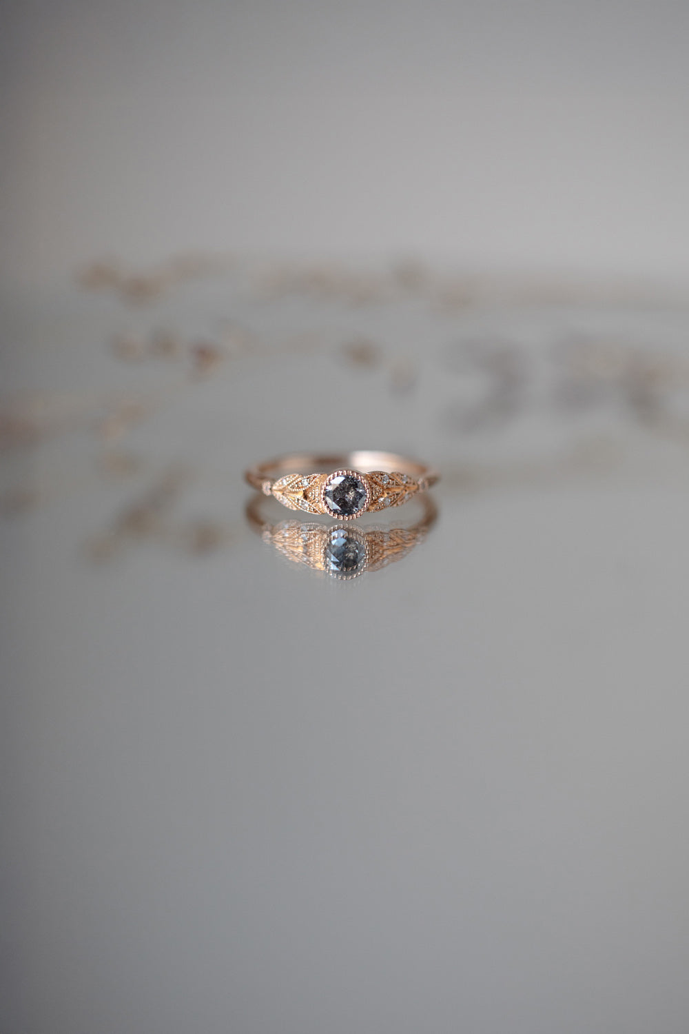 Bague de fiançailles de créateur en or diamant salt and pepper Myrtille Beck Paris