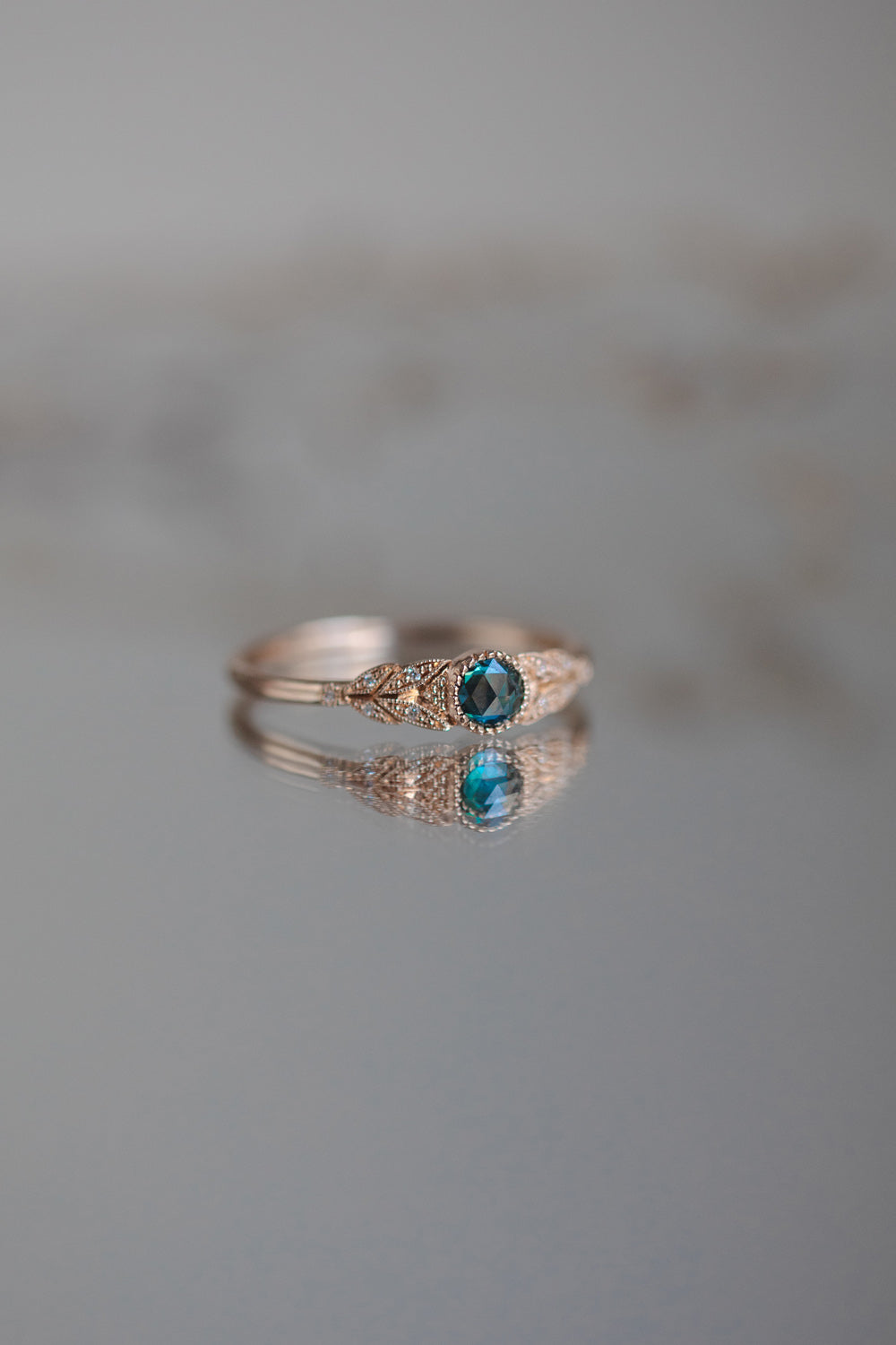 Bague de fiançailles de créateur en or saphir mermaid brillant Myrtille Beck Paris