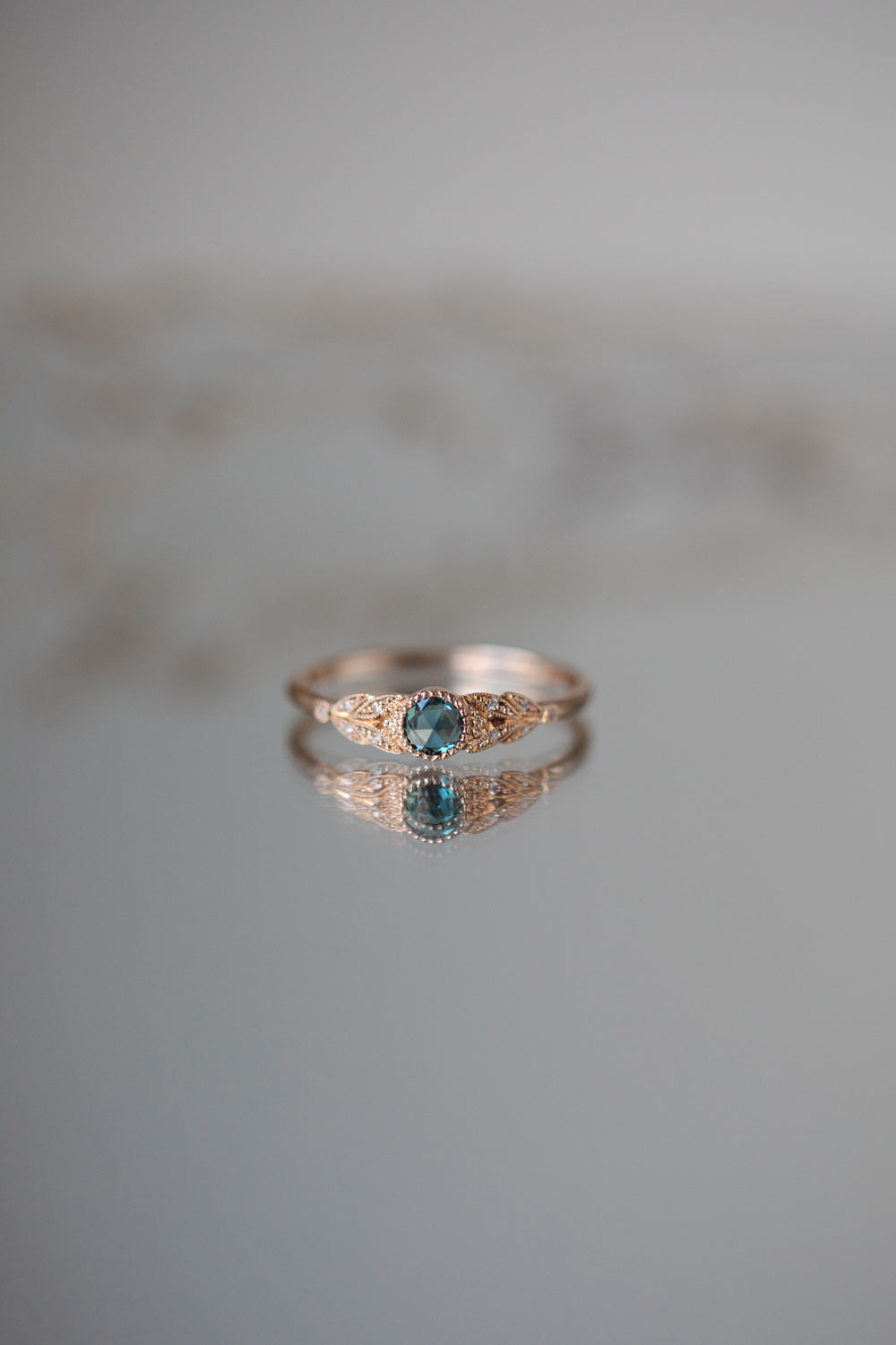 Bague de fiançailles de créateur en or saphir mermaid brillant Myrtille Beck Paris