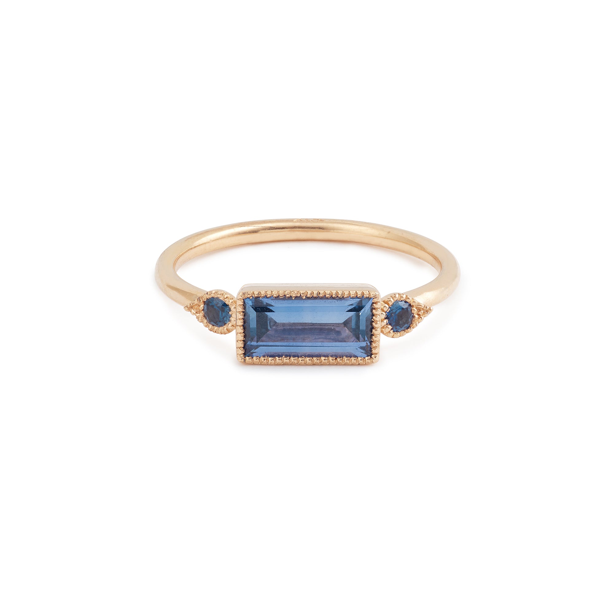 Bijou de créateur bague de fiançailles Pièce unique en or et saphir bleu Myrtille Beck Paris