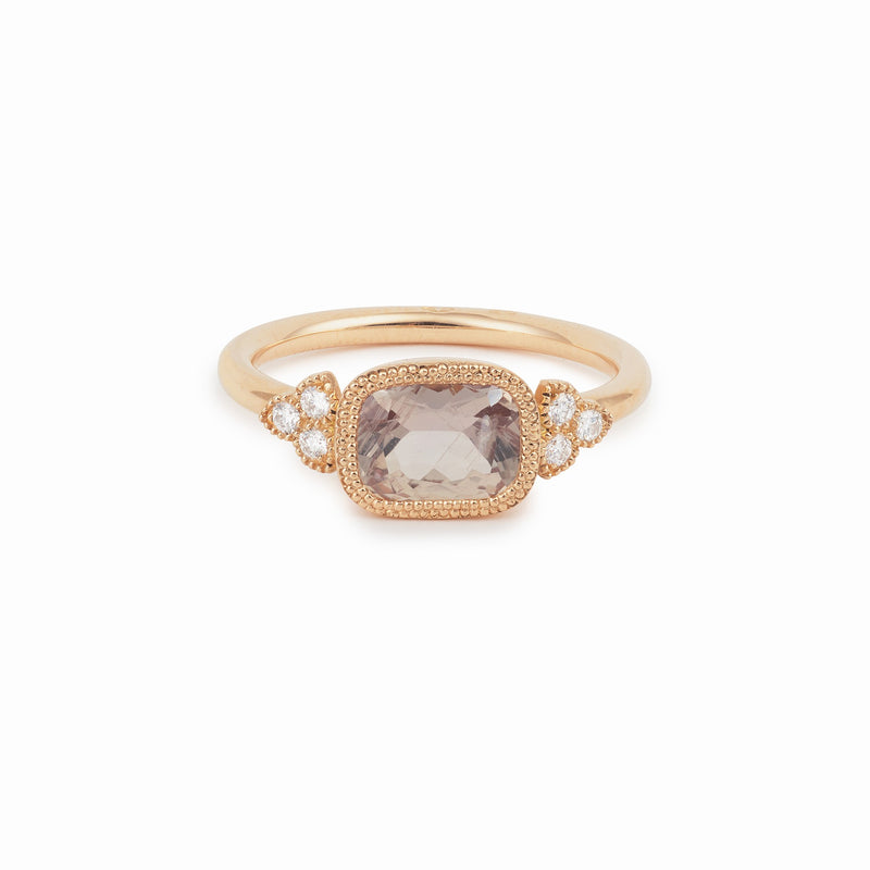 Bague de fiançailles de créateur Pièce unique saphir Umba vert champagne et diamants blancs Myrtille Beck Paris