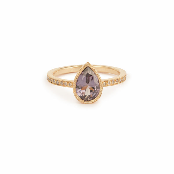 Bague de fiançailles de créateur Pièce unique Juliette saphir Umba mauve poire Myrtille Beck Paris