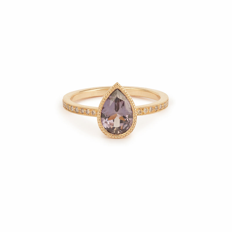 Bague de fiançailles de créateur Pièce unique Juliette saphir Umba mauve poire Myrtille Beck Paris