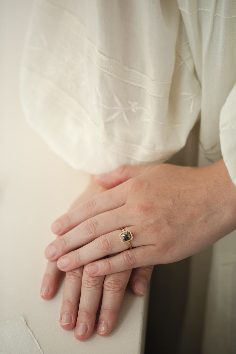 Bague Solitaire Double Milgrain Diamant Salt And Pepper Pans Coupés
