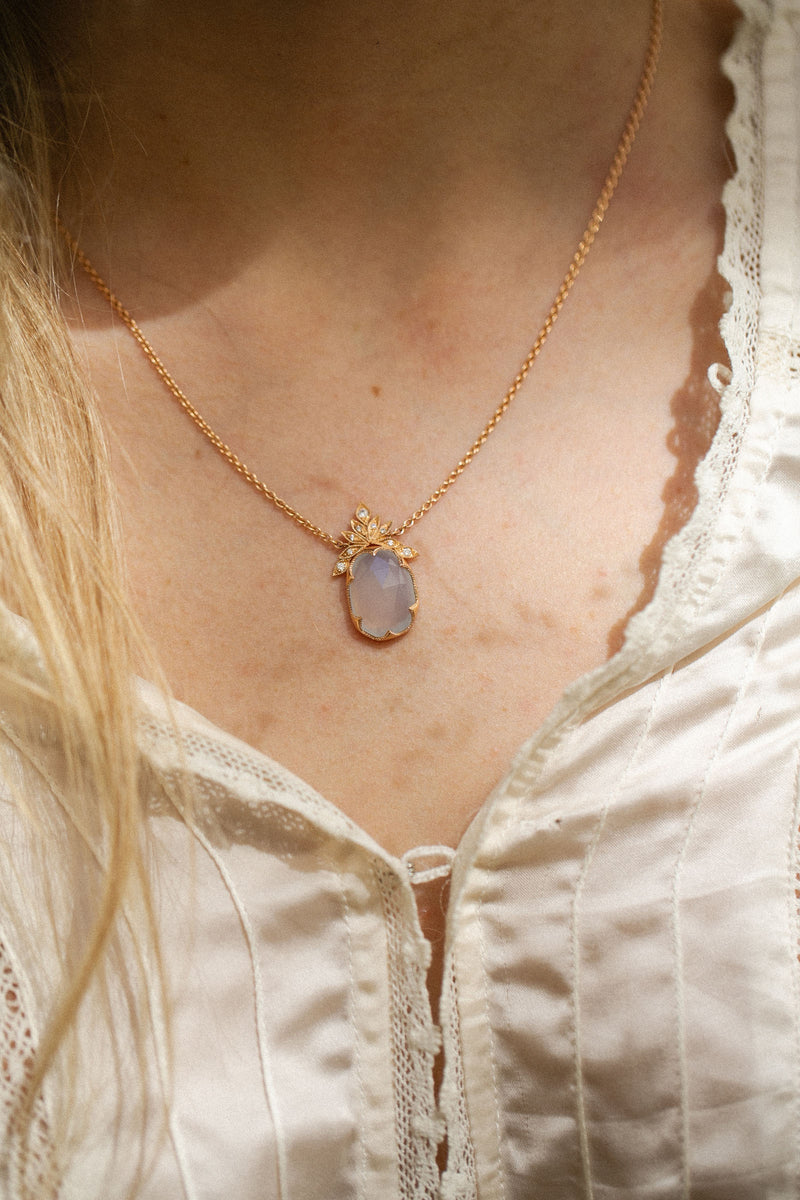Pièce Unique Collier Calcédoine Bleue et Diamants