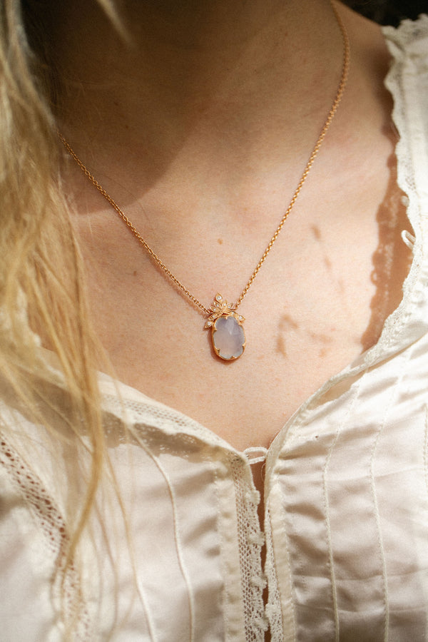 Bijou de créateur Collier Pièce Unique Calcédoine bleue et diamants Myrtille Beck Paris 